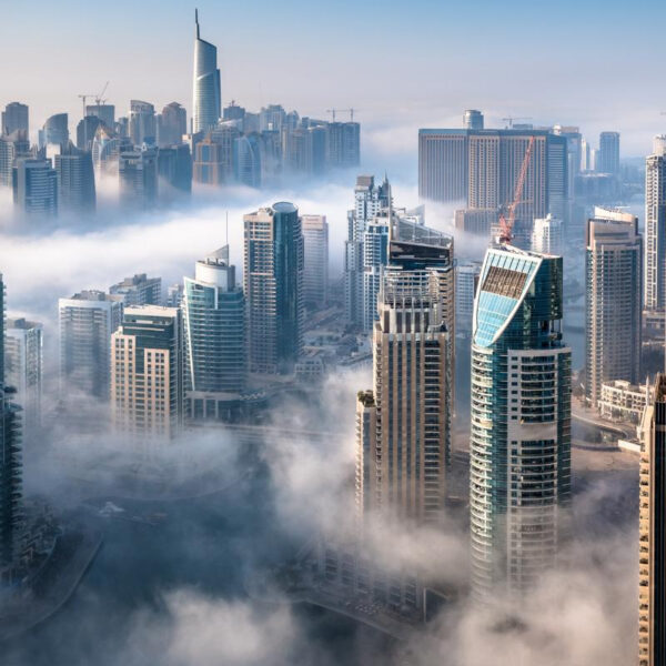 Carta Da Parati Dubai Tra Le Nuvole